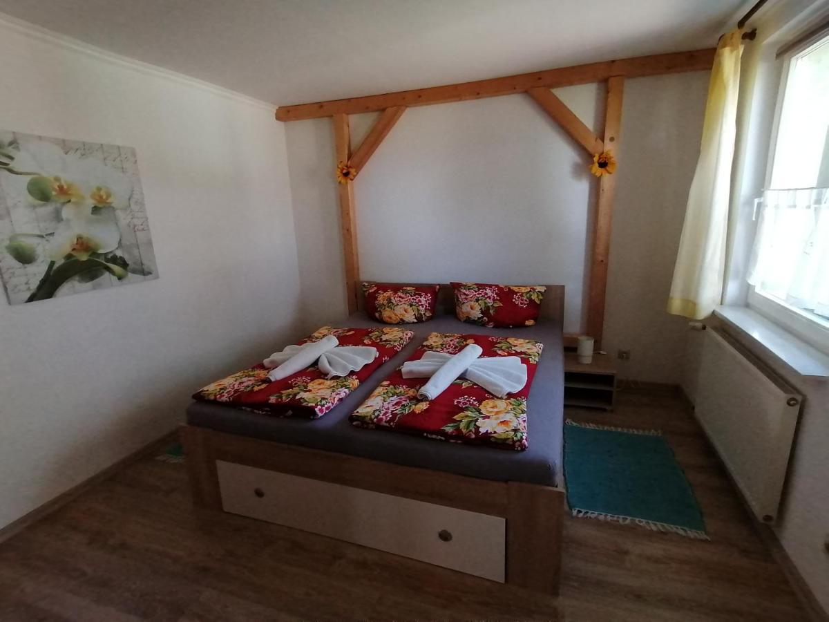 Ferienwohnung Am Haffberg Neverow Екстериор снимка